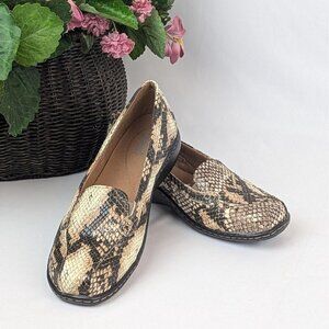 Clarks Bayou Q Faux Snakeskin Loafers Womens Sz 6 | Cushioned Low Heel Slip Ons
